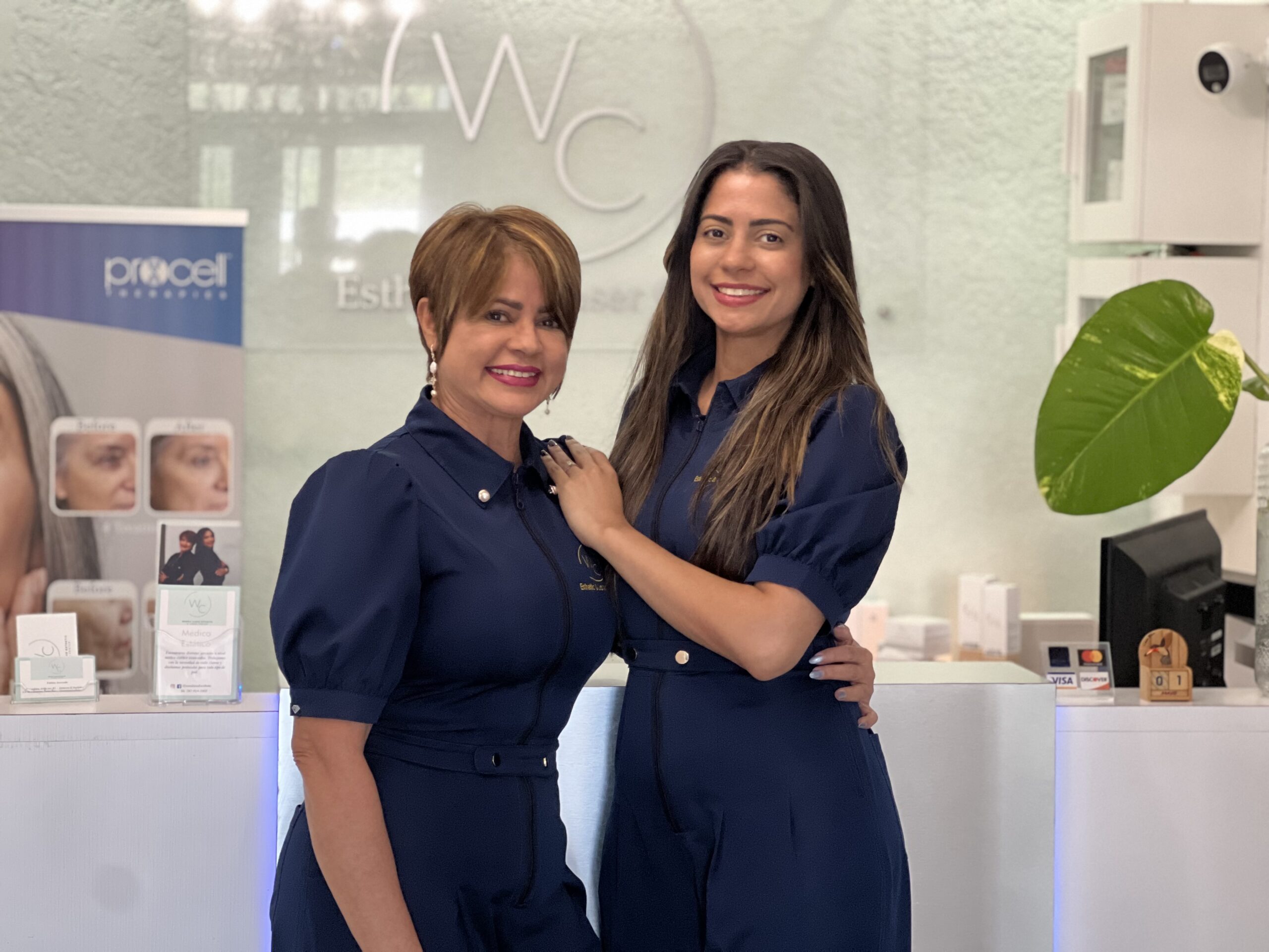 Wanda Cadiz junto a su hija Ashley Meléndez