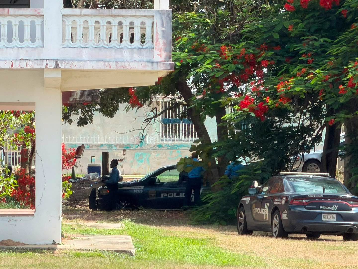 Investigan vehículo baleado y con rastros de sangre abandonado en Maunabo