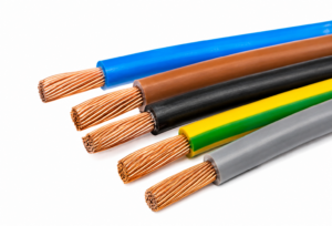 Hurtan cables de cobre en centro comercial en Fajardo
