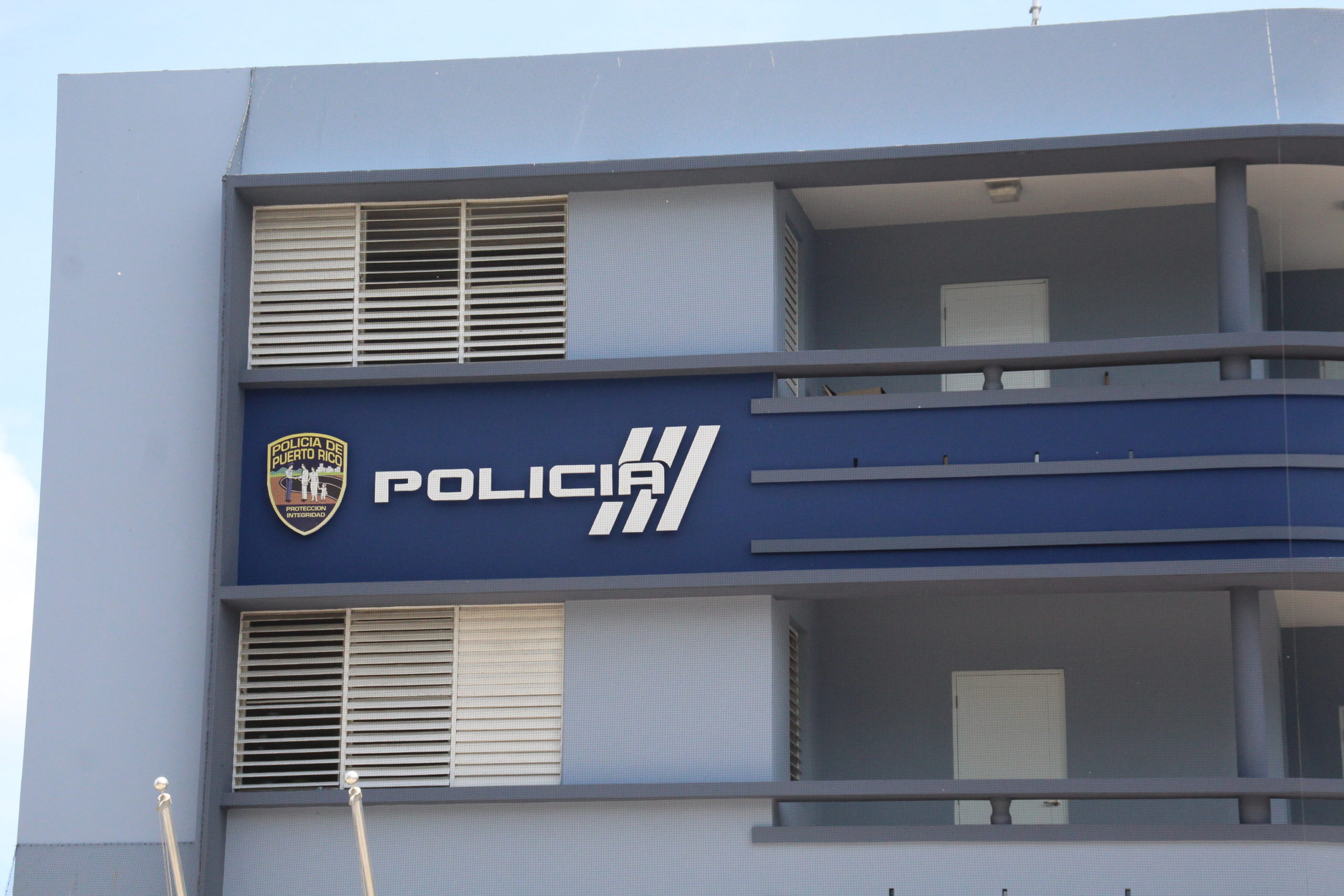 Arrestan a hombre de 21 años con arma de fuego en cancha de Fajardo