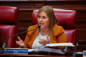Senado investigará presiones indebidas alegadas por ex administradora de ADSEF