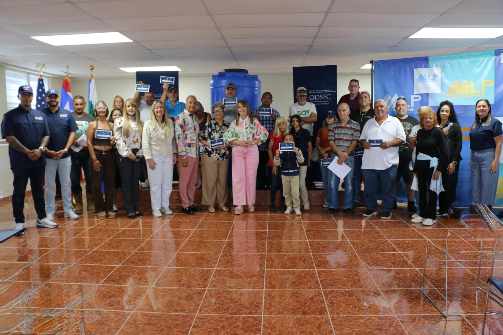 ODSEC entrega cisternas y baterías portátiles a más de 70 familias en Las Piedras y Aguas Buenas