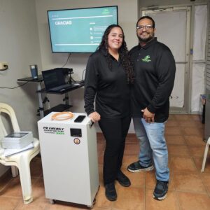 Empresa puertorriqueña fabrica en Humacao baterías de litio para respaldo energético