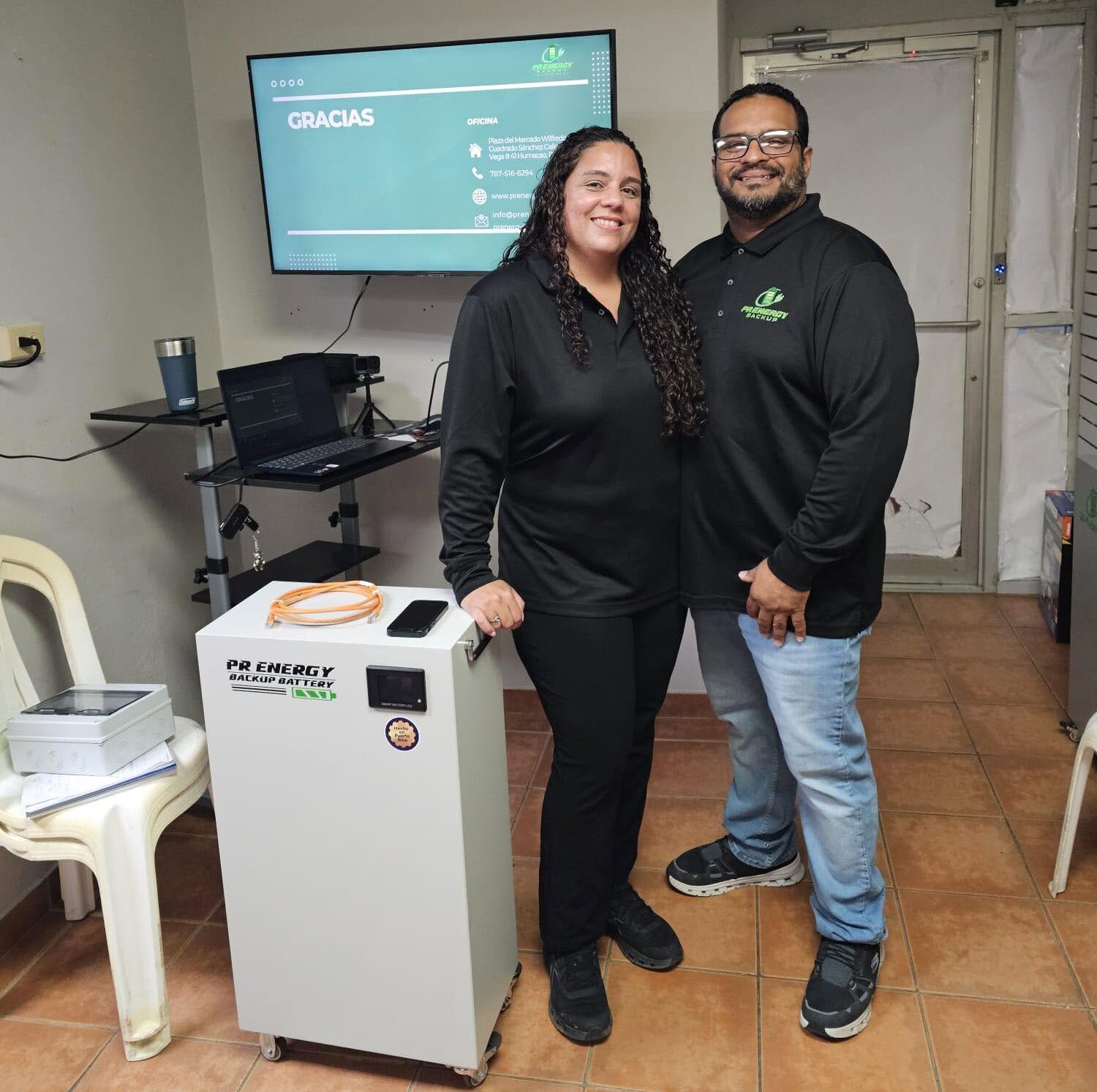 Empresa puertorriqueña fabrica en Humacao baterías de litio para respaldo energético