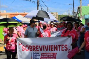 Ceiba se viste de rosa en marcha de concienciación sobre el cáncer de seno