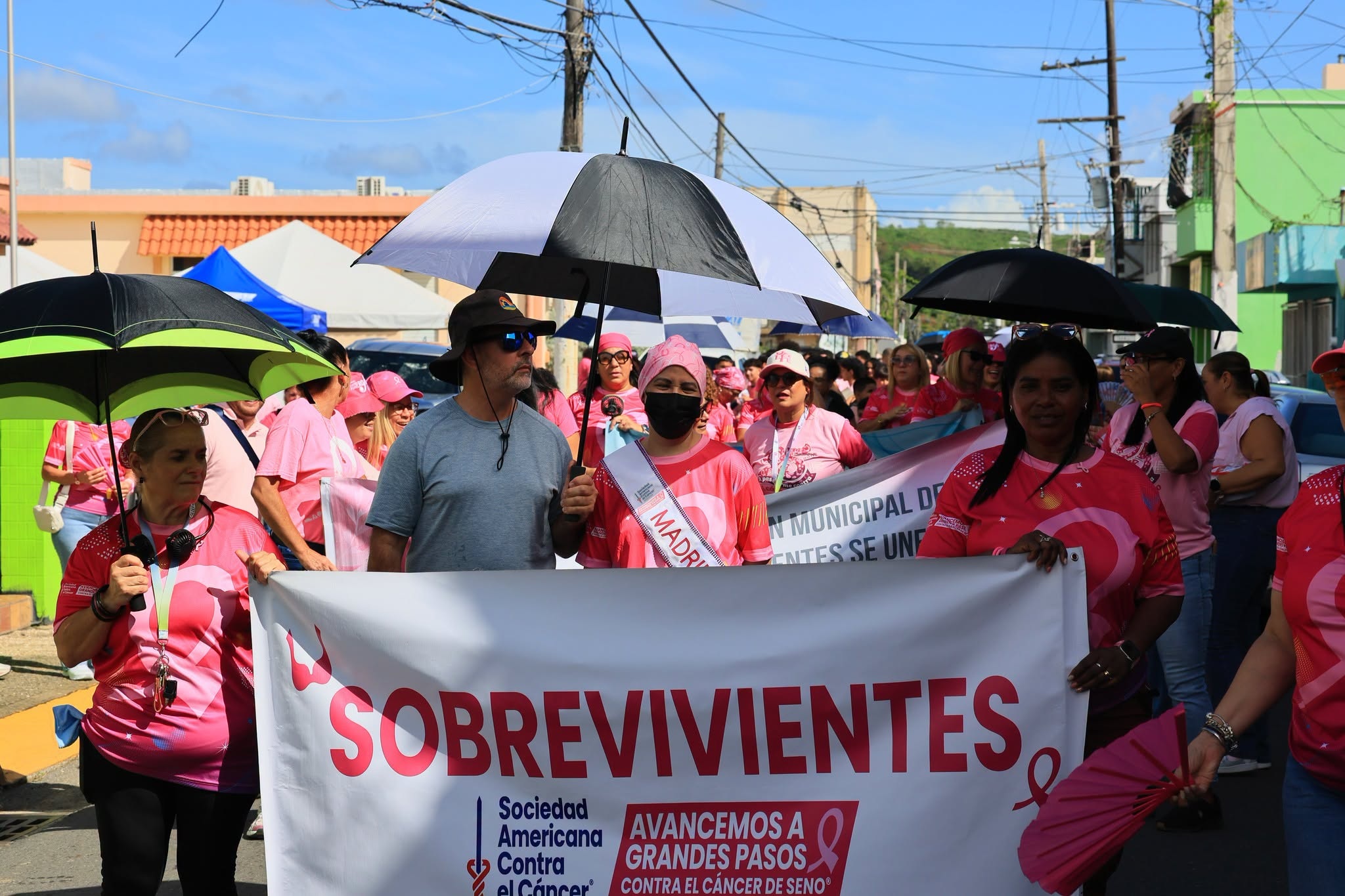Ceiba se viste de rosa en marcha de concienciación sobre el cáncer de seno